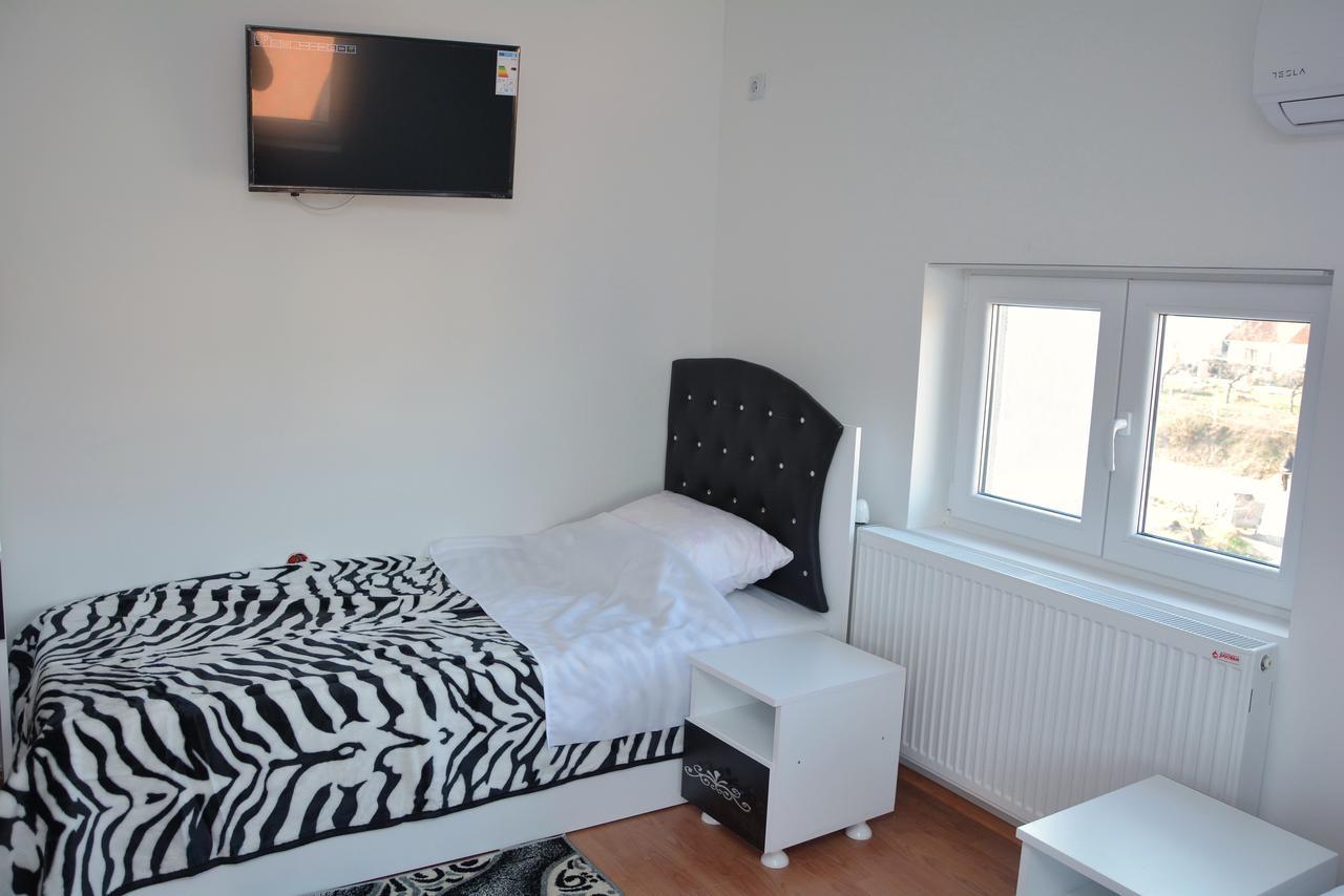 Prenociste Bojan 017 Bed & Breakfast Vranje Exterior photo